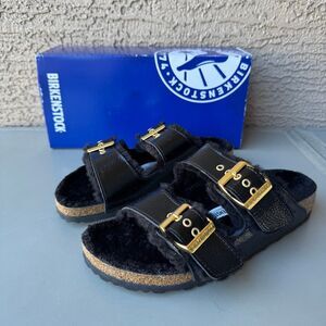 Birkenstock Arizona Shearling Eyelet Sandals Womens 38EU or 7US Shiny Black Gold